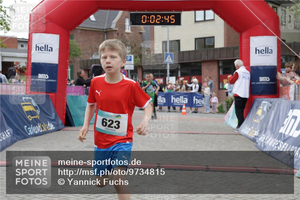 10.05.2026 - 8. Wedeler Halbmarathon Yannick Fuchs http://msf.ph/oto/9734815 10.05.2026 12:47:41 Ziel 623, 624, 997, 2093, 2249 meine-sportfotos.de