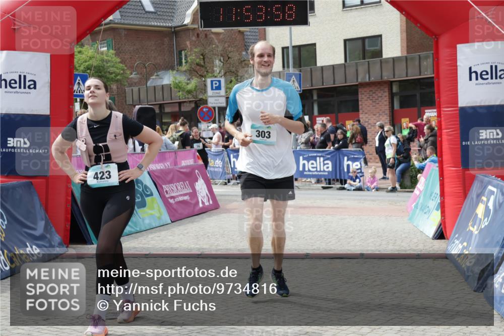 10.05.2026 - 8. Wedeler Halbmarathon Yannick Fuchs http://msf.ph/oto/9734816 10.05.2026 11:53:56 Ziel 76, 303, 423, 2102 meine-sportfotos.de