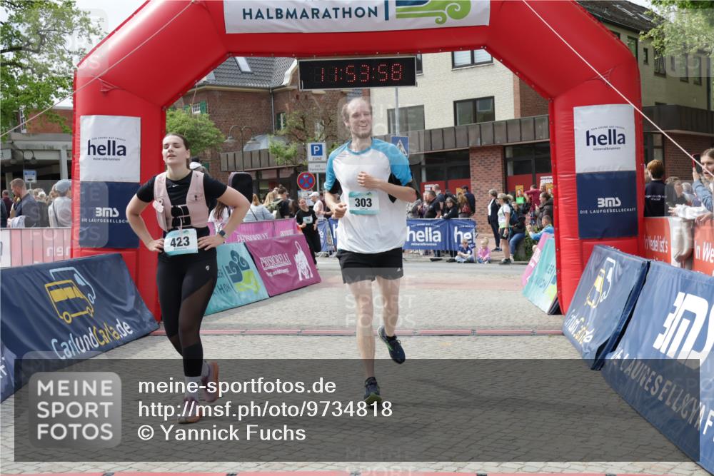 10.05.2026 - 8. Wedeler Halbmarathon Yannick Fuchs http://msf.ph/oto/9734818 10.05.2026 11:53:56 Ziel 76, 303, 423, 2102 meine-sportfotos.de