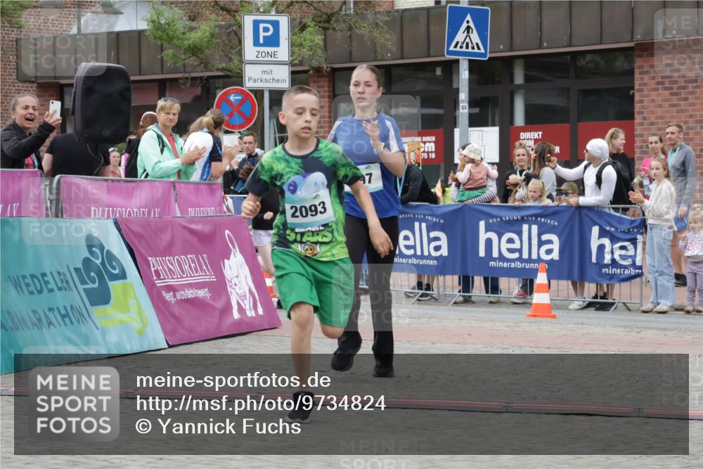 10.05.2026 - 8. Wedeler Halbmarathon Yannick Fuchs http://msf.ph/oto/9734824 10.05.2026 12:47:42 Ziel 623, 624, 997, 2093, 2152, 2249 meine-sportfotos.de