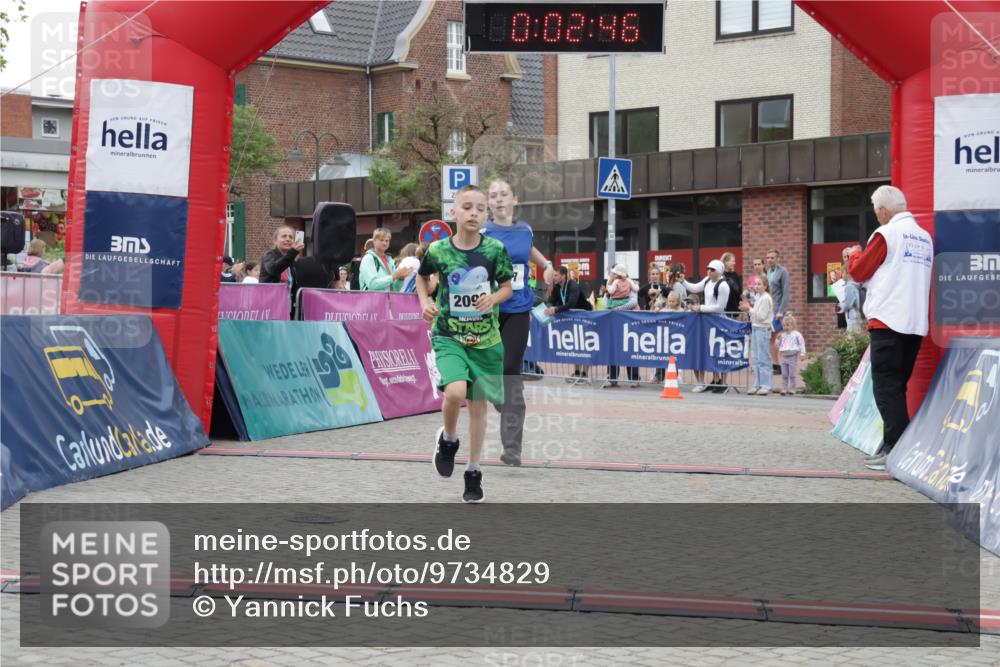 10.05.2026 - 8. Wedeler Halbmarathon Yannick Fuchs http://msf.ph/oto/9734829 10.05.2026 12:47:43 Ziel 623, 624, 997, 2093, 2152, 2249 meine-sportfotos.de
