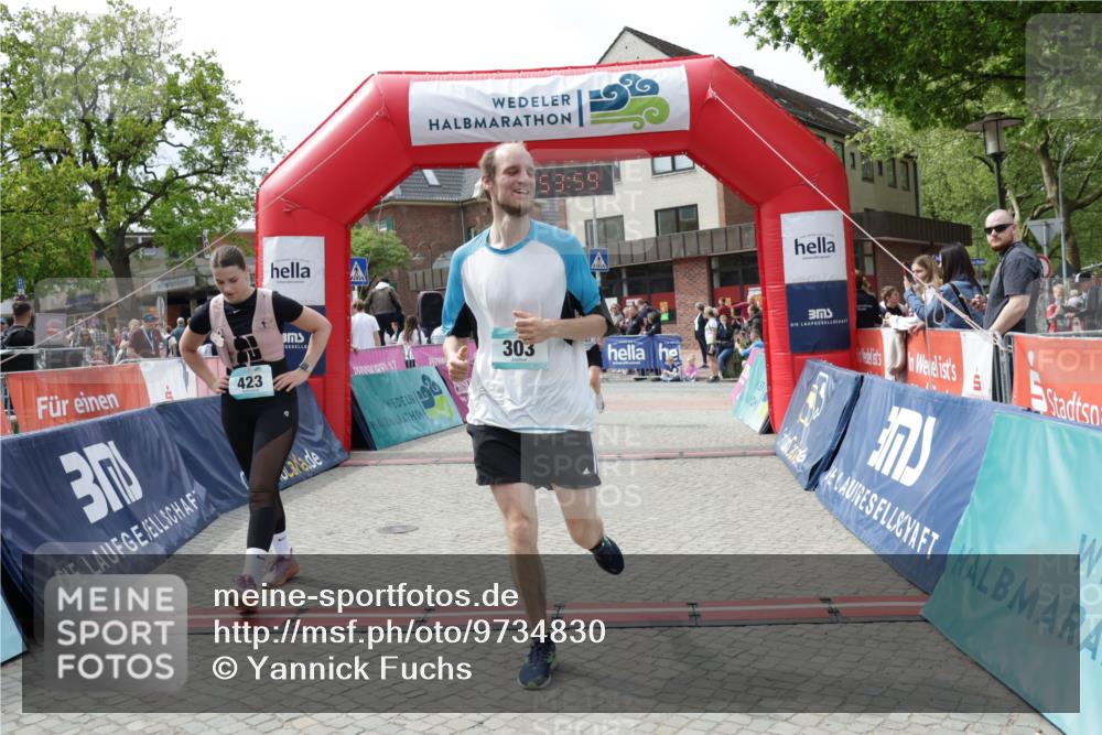 10.05.2026 - 8. Wedeler Halbmarathon Yannick Fuchs http://msf.ph/oto/9734830 10.05.2026 11:53:57 Ziel 76, 303, 423, 2102 meine-sportfotos.de