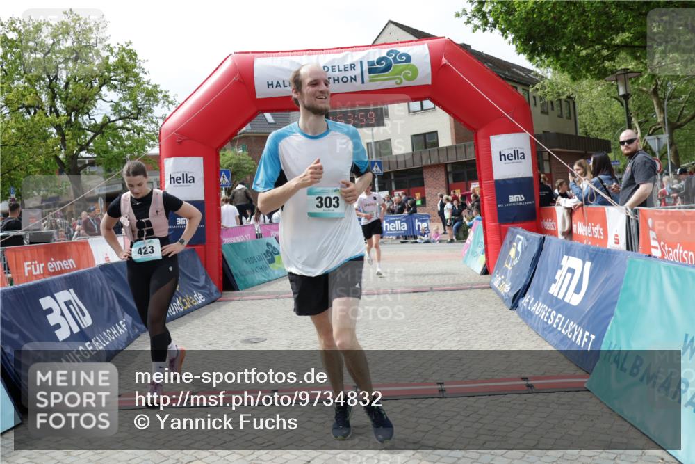 10.05.2026 - 8. Wedeler Halbmarathon Yannick Fuchs http://msf.ph/oto/9734832 10.05.2026 11:53:58 Ziel 76, 303, 423, 2102 meine-sportfotos.de