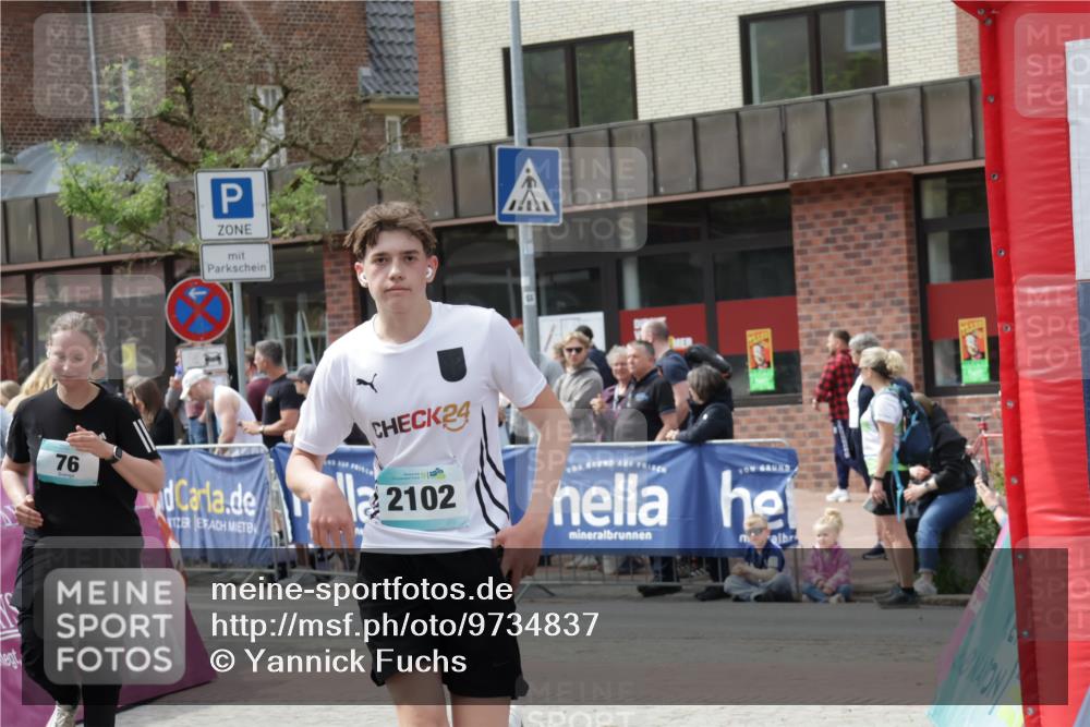 10.05.2026 - 8. Wedeler Halbmarathon Yannick Fuchs http://msf.ph/oto/9734837 10.05.2026 11:53:59 Ziel 76, 303, 423, 2102 meine-sportfotos.de