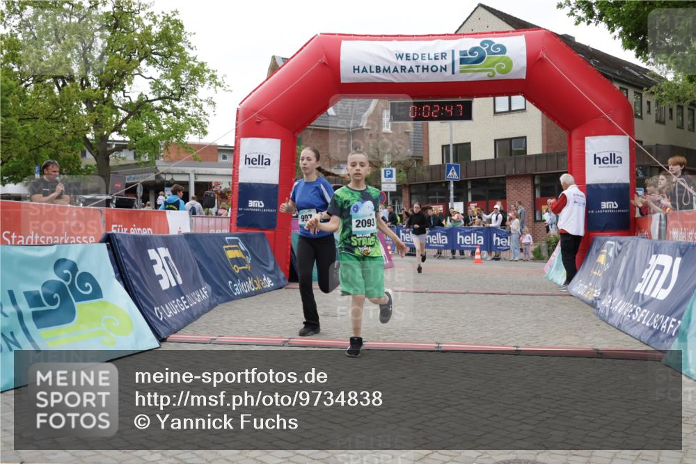 10.05.2026 - 8. Wedeler Halbmarathon Yannick Fuchs http://msf.ph/oto/9734838 10.05.2026 12:47:44 Ziel 623, 624, 997, 2093, 2152, 2248, 2249 meine-sportfotos.de