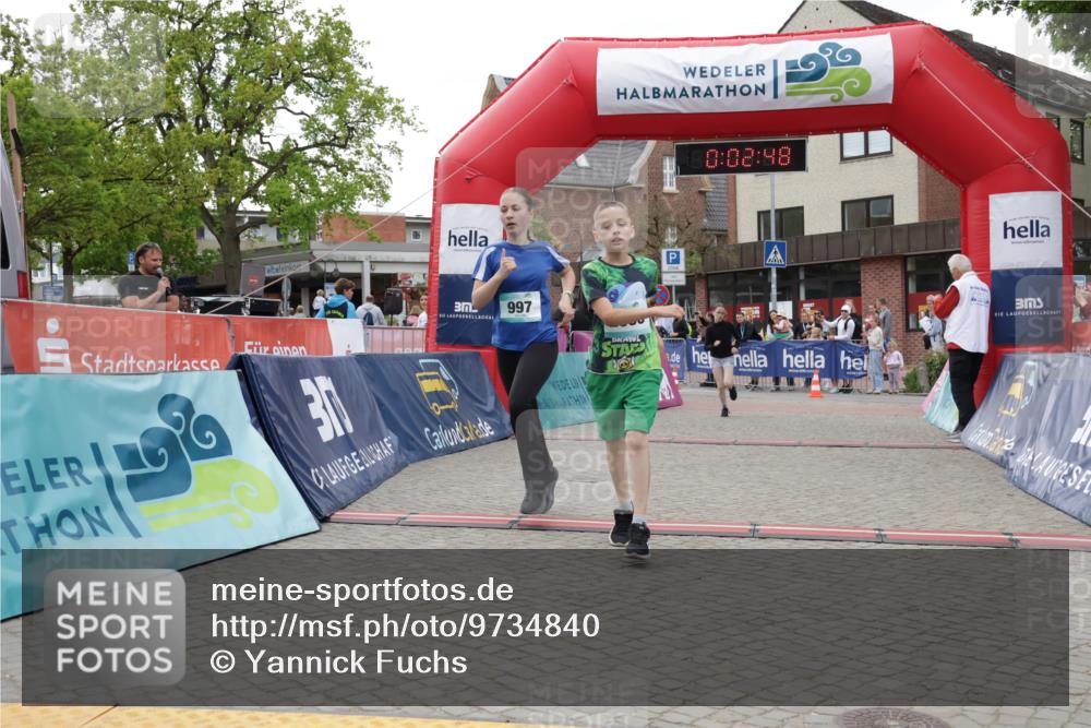 10.05.2026 - 8. Wedeler Halbmarathon Yannick Fuchs http://msf.ph/oto/9734840 10.05.2026 12:47:44 Ziel 623, 624, 997, 2093, 2152, 2248, 2249 meine-sportfotos.de