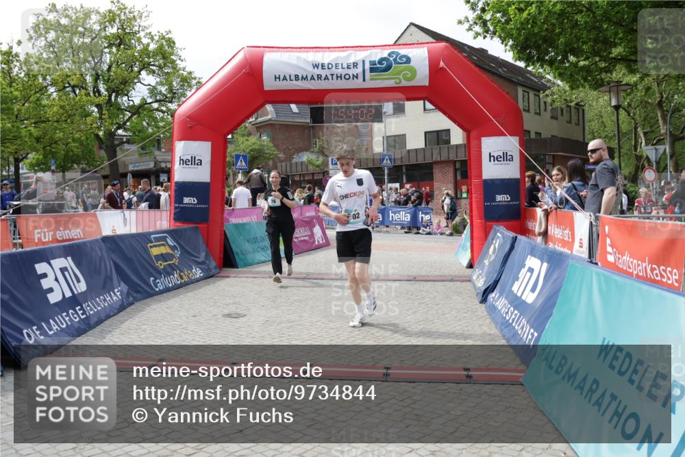 10.05.2026 - 8. Wedeler Halbmarathon Yannick Fuchs http://msf.ph/oto/9734844 10.05.2026 11:54:00 Ziel 76, 303, 2102 meine-sportfotos.de