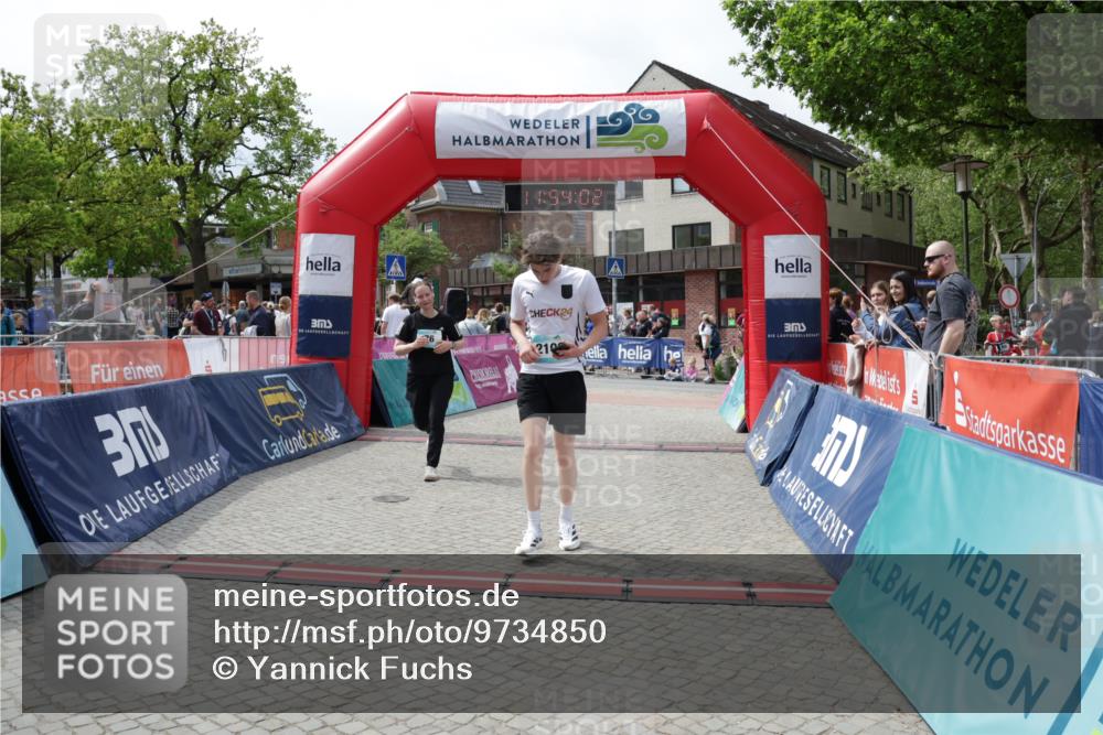 10.05.2026 - 8. Wedeler Halbmarathon Yannick Fuchs http://msf.ph/oto/9734850 10.05.2026 11:54:00 Ziel 76, 303, 2102 meine-sportfotos.de
