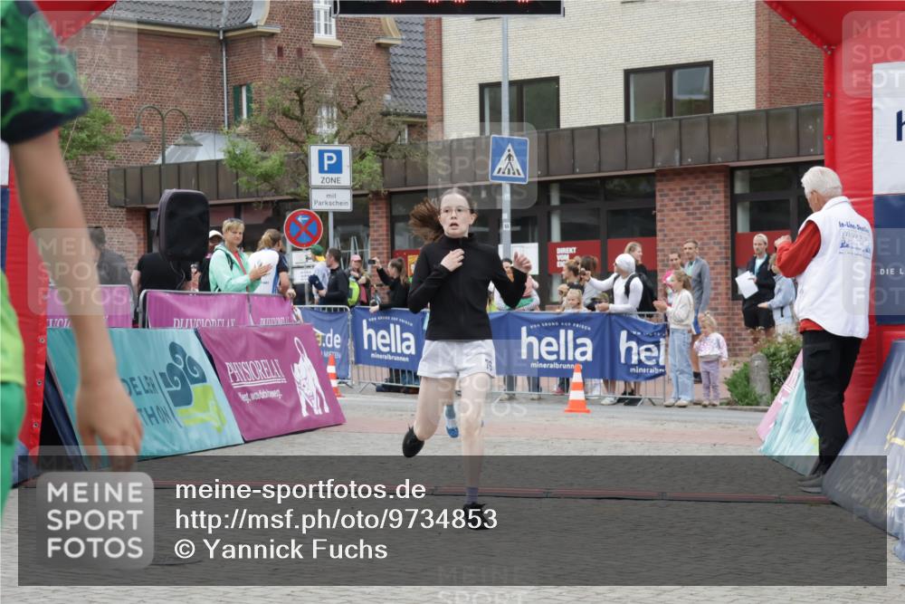 10.05.2026 - 8. Wedeler Halbmarathon Yannick Fuchs http://msf.ph/oto/9734853 10.05.2026 12:47:46 Ziel 997, 2093, 2152, 2248 meine-sportfotos.de