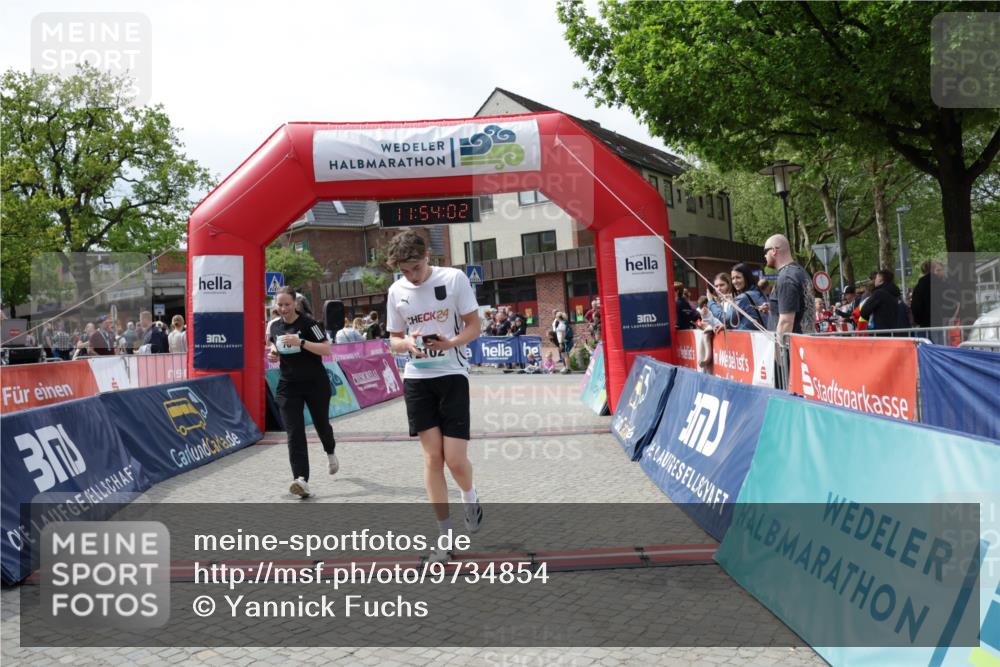 10.05.2026 - 8. Wedeler Halbmarathon Yannick Fuchs http://msf.ph/oto/9734854 10.05.2026 11:54:01 Ziel 76, 303, 2102 meine-sportfotos.de