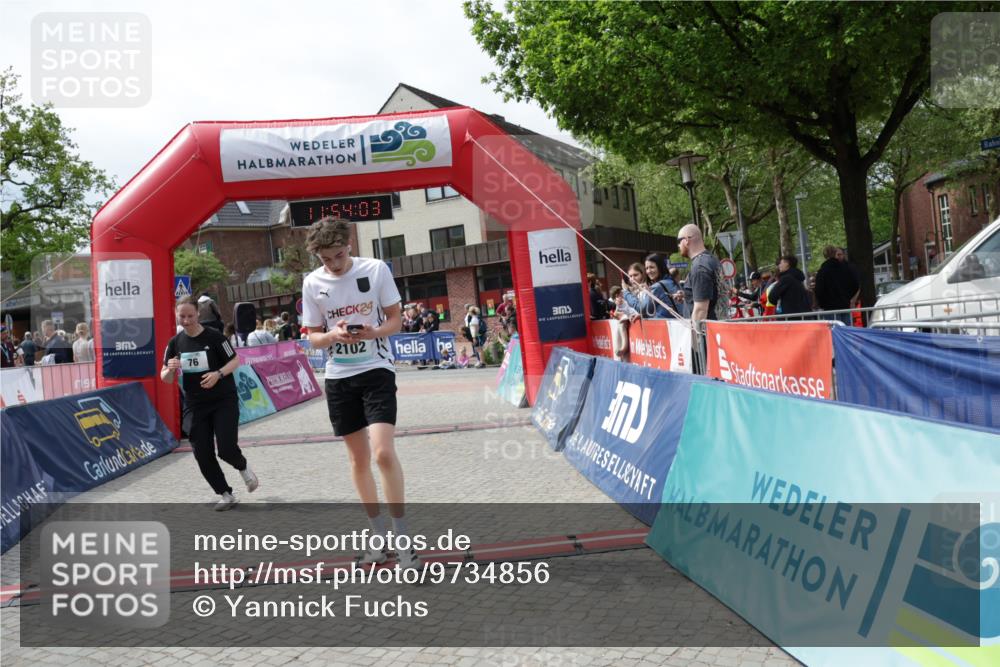 10.05.2026 - 8. Wedeler Halbmarathon Yannick Fuchs http://msf.ph/oto/9734856 10.05.2026 11:54:01 Ziel 76, 303, 2102 meine-sportfotos.de