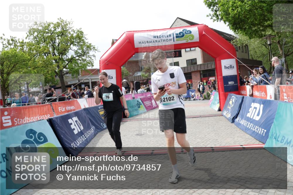 10.05.2026 - 8. Wedeler Halbmarathon Yannick Fuchs http://msf.ph/oto/9734857 10.05.2026 11:54:02 Ziel 76, 303, 2102 meine-sportfotos.de