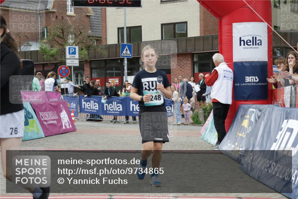 10.05.2026 - 8. Wedeler Halbmarathon Yannick Fuchs http://msf.ph/oto/9734865 10.05.2026 12:47:49 Ziel 997, 2093, 2152, 2248 meine-sportfotos.de