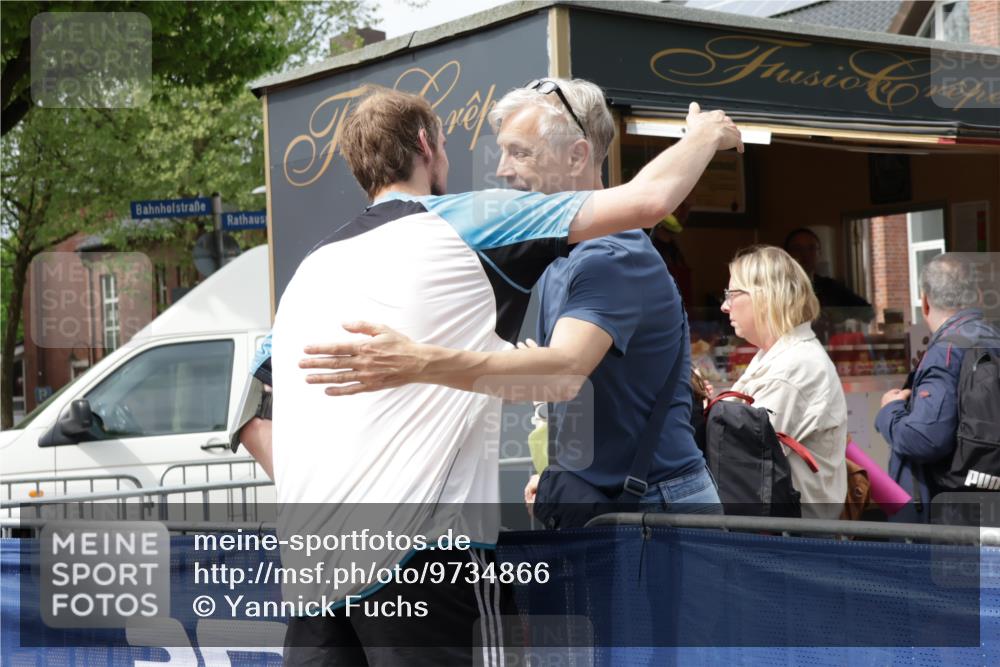 10.05.2026 - 8. Wedeler Halbmarathon Yannick Fuchs http://msf.ph/oto/9734866 10.05.2026 11:54:05 Ziel 76 meine-sportfotos.de