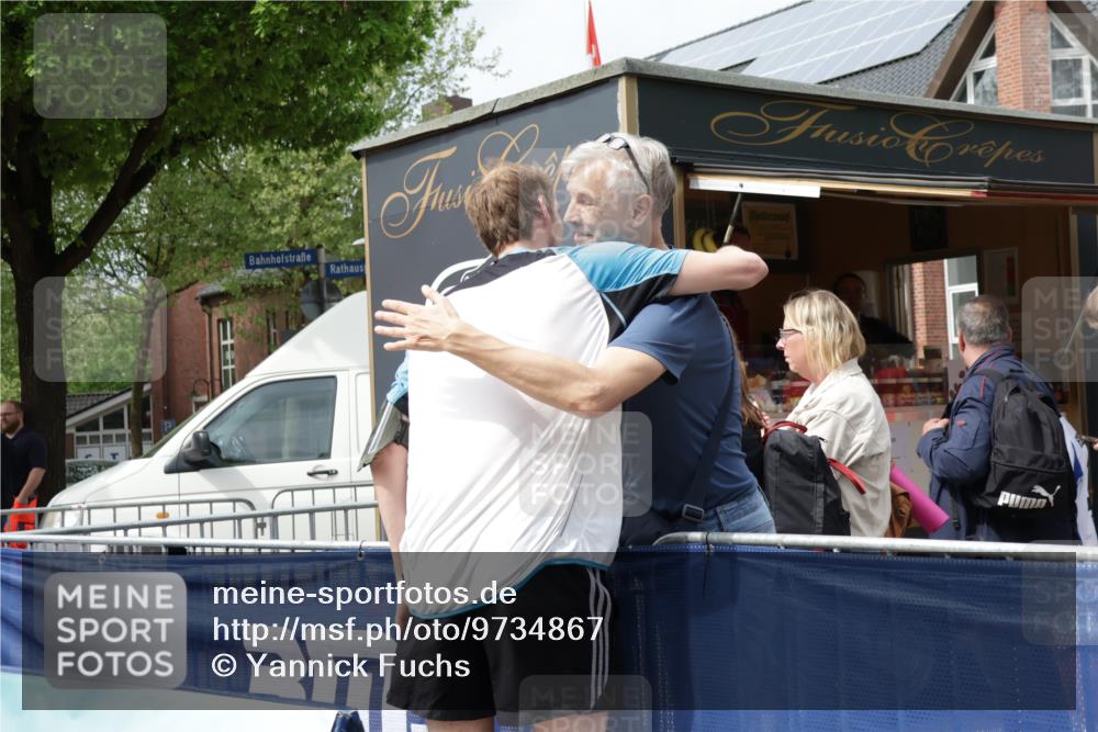 10.05.2026 - 8. Wedeler Halbmarathon Yannick Fuchs http://msf.ph/oto/9734867 10.05.2026 11:54:05 Ziel 76 meine-sportfotos.de