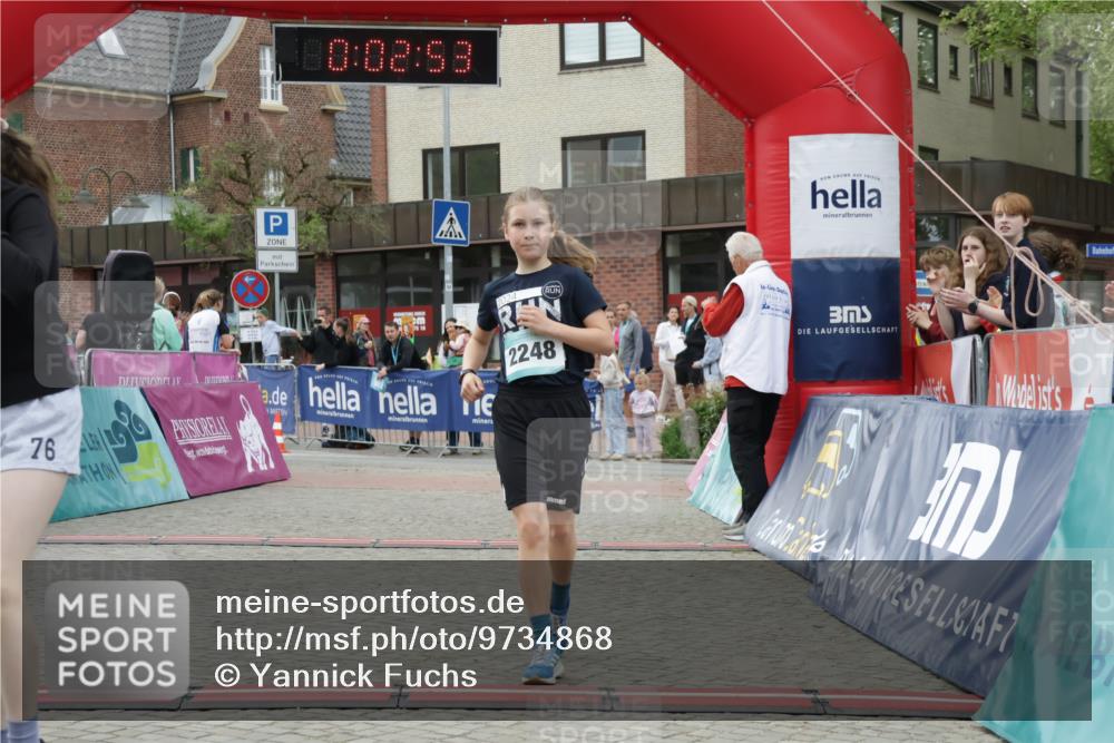 10.05.2026 - 8. Wedeler Halbmarathon Yannick Fuchs http://msf.ph/oto/9734868 10.05.2026 12:47:49 Ziel 997, 2093, 2152, 2248 meine-sportfotos.de