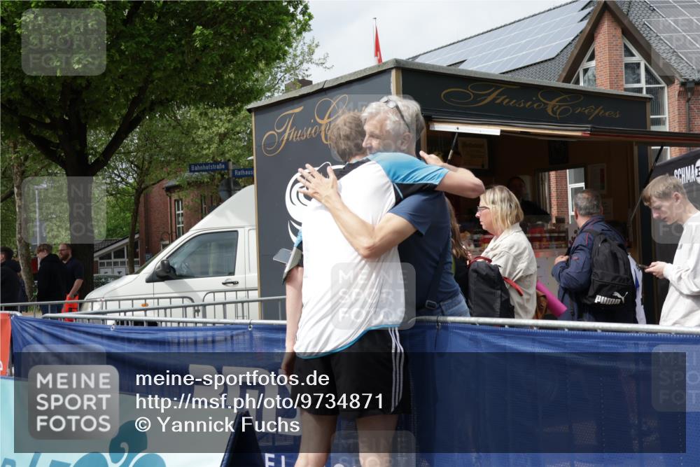 10.05.2026 - 8. Wedeler Halbmarathon Yannick Fuchs http://msf.ph/oto/9734871 10.05.2026 11:54:06 Ziel 76, 843, 1014 meine-sportfotos.de