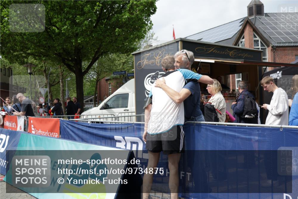 10.05.2026 - 8. Wedeler Halbmarathon Yannick Fuchs http://msf.ph/oto/9734875 10.05.2026 11:54:06 Ziel 76, 843, 1014 meine-sportfotos.de