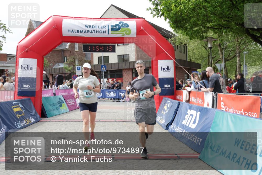 10.05.2026 - 8. Wedeler Halbmarathon Yannick Fuchs http://msf.ph/oto/9734897 10.05.2026 11:54:11 Ziel 267, 843, 1014 meine-sportfotos.de