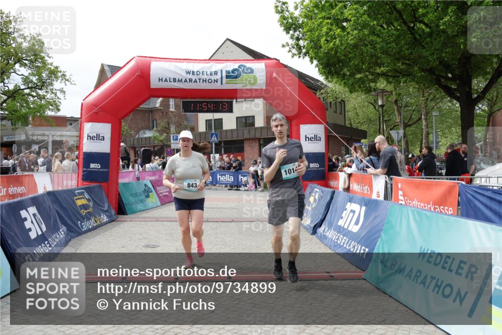 10.05.2026 - 8. Wedeler Halbmarathon Yannick Fuchs http://msf.ph/oto/9734899 10.05.2026 11:54:11 Ziel 267, 843, 1014 meine-sportfotos.de