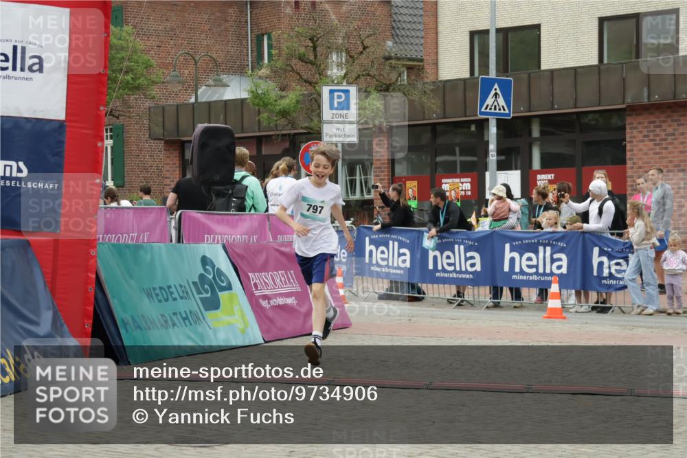 10.05.2026 - 8. Wedeler Halbmarathon Yannick Fuchs http://msf.ph/oto/9734906 10.05.2026 12:47:56 Ziel 796, 797 meine-sportfotos.de