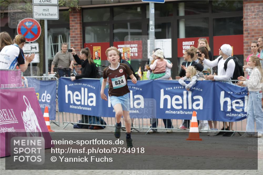 10.05.2026 - 8. Wedeler Halbmarathon Yannick Fuchs http://msf.ph/oto/9734918 10.05.2026 12:48:01 Ziel 797, 824 meine-sportfotos.de