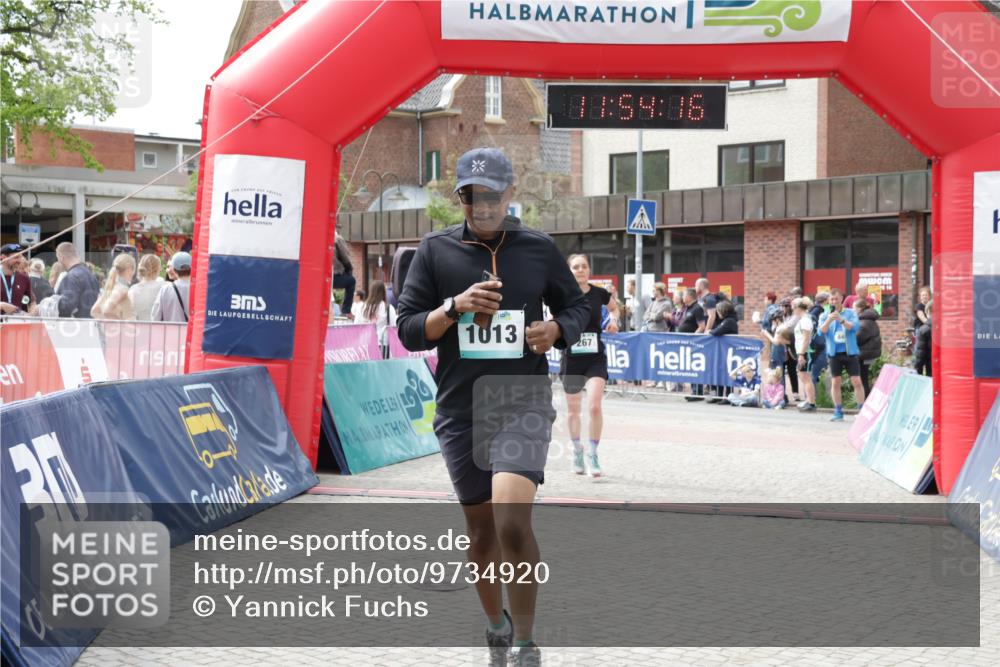 10.05.2026 - 8. Wedeler Halbmarathon Yannick Fuchs http://msf.ph/oto/9734920 10.05.2026 11:54:15 Ziel 267, 843, 1014 meine-sportfotos.de