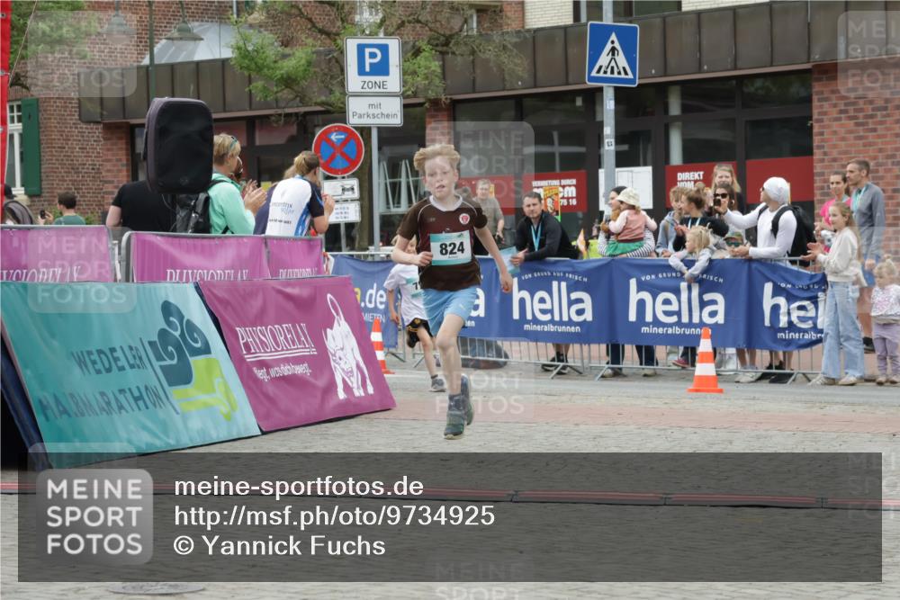 10.05.2026 - 8. Wedeler Halbmarathon Yannick Fuchs http://msf.ph/oto/9734925 10.05.2026 12:48:02 Ziel 795, 797, 824 meine-sportfotos.de