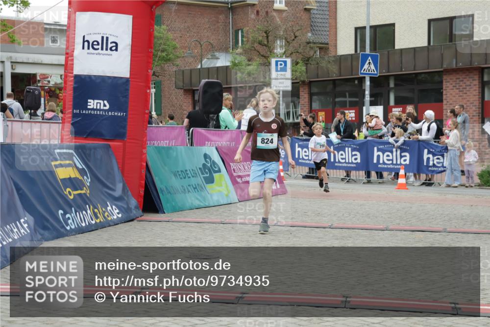10.05.2026 - 8. Wedeler Halbmarathon Yannick Fuchs http://msf.ph/oto/9734935 10.05.2026 12:48:03 Ziel 795, 797, 824, 2116 meine-sportfotos.de