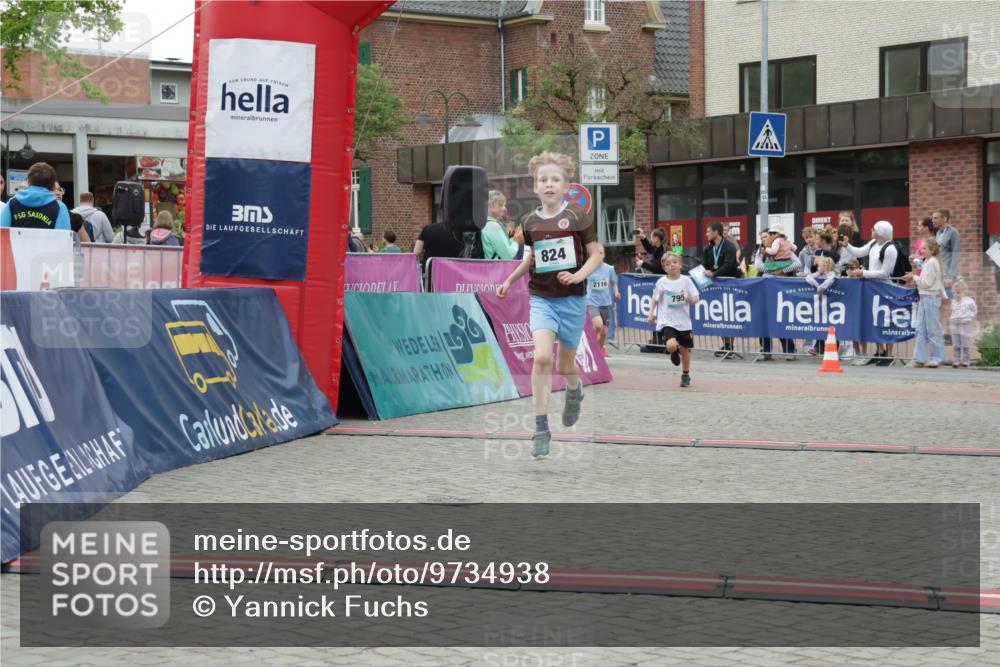 10.05.2026 - 8. Wedeler Halbmarathon Yannick Fuchs http://msf.ph/oto/9734938 10.05.2026 12:48:03 Ziel 795, 797, 824, 2116 meine-sportfotos.de