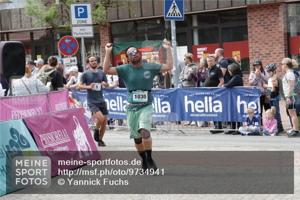 10.05.2026 - 8. Wedeler Halbmarathon Yannick Fuchs http://msf.ph/oto/9734941 10.05.2026 11:54:20 Ziel 5, 267, 1030 meine-sportfotos.de