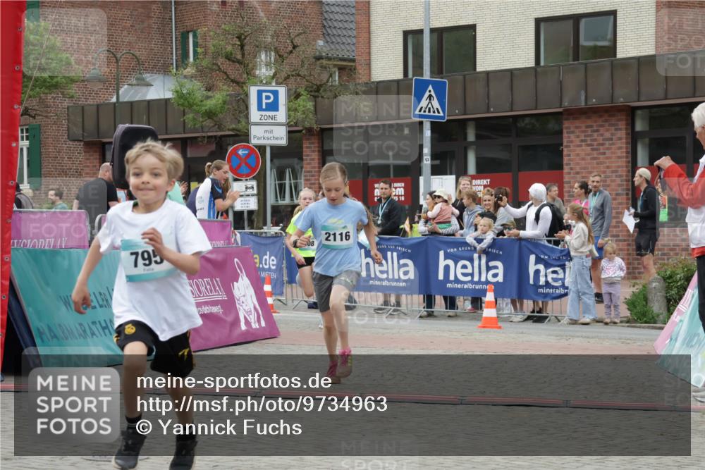 10.05.2026 - 8. Wedeler Halbmarathon Yannick Fuchs http://msf.ph/oto/9734963 10.05.2026 12:48:06 Ziel 408, 795, 824, 2116 meine-sportfotos.de