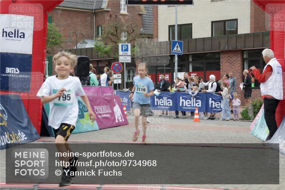 10.05.2026 - 8. Wedeler Halbmarathon Yannick Fuchs http://msf.ph/oto/9734968 10.05.2026 12:48:07 Ziel 408, 795, 824, 2116 meine-sportfotos.de