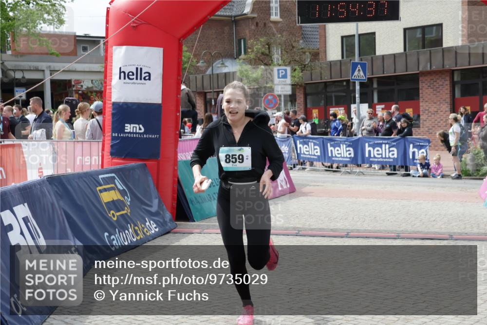 10.05.2026 - 8. Wedeler Halbmarathon Yannick Fuchs http://msf.ph/oto/9735029 10.05.2026 11:54:35 Ziel 859 meine-sportfotos.de
