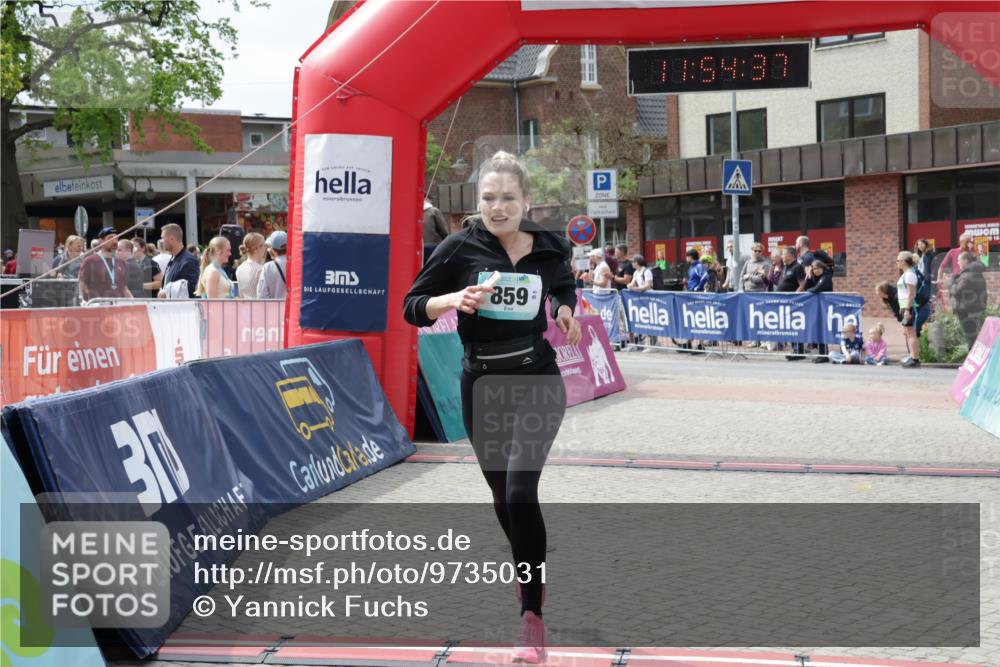 10.05.2026 - 8. Wedeler Halbmarathon Yannick Fuchs http://msf.ph/oto/9735031 10.05.2026 11:54:35 Ziel 859 meine-sportfotos.de