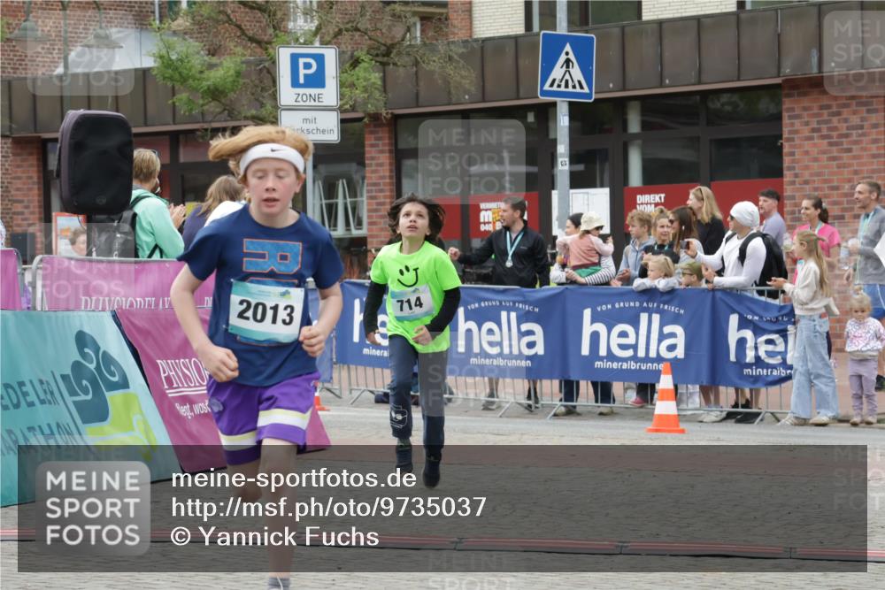 10.05.2026 - 8. Wedeler Halbmarathon Yannick Fuchs http://msf.ph/oto/9735037 10.05.2026 12:48:16 Ziel 346, 714, 2013, 2172 meine-sportfotos.de