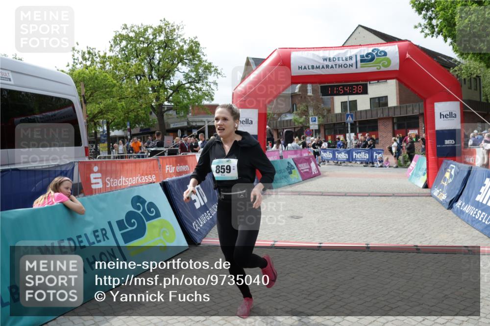 10.05.2026 - 8. Wedeler Halbmarathon Yannick Fuchs http://msf.ph/oto/9735040 10.05.2026 11:54:36 Ziel 859 meine-sportfotos.de