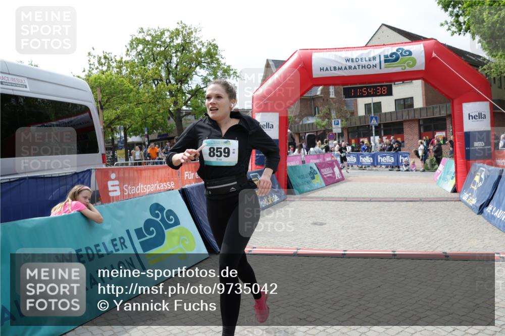 10.05.2026 - 8. Wedeler Halbmarathon Yannick Fuchs http://msf.ph/oto/9735042 10.05.2026 11:54:36 Ziel 859 meine-sportfotos.de