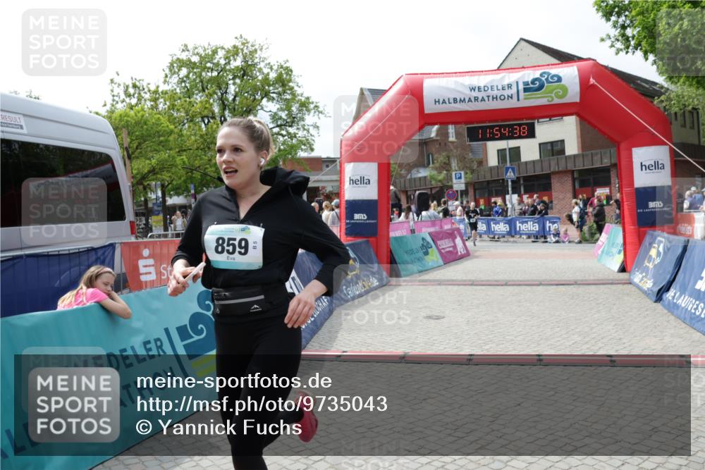 10.05.2026 - 8. Wedeler Halbmarathon Yannick Fuchs http://msf.ph/oto/9735043 10.05.2026 11:54:36 Ziel 859 meine-sportfotos.de