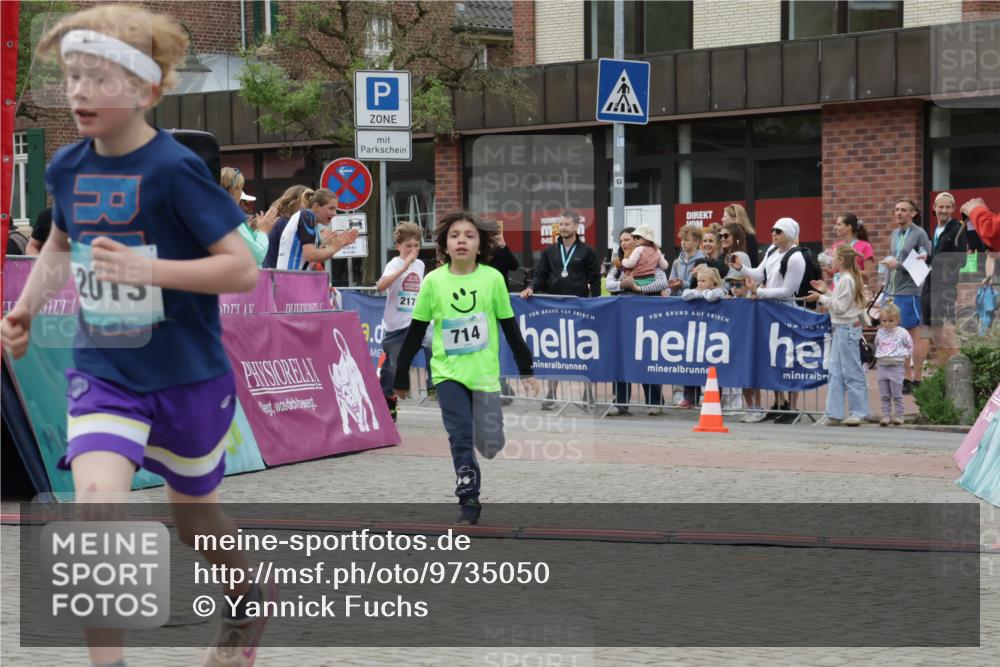 10.05.2026 - 8. Wedeler Halbmarathon Yannick Fuchs http://msf.ph/oto/9735050 10.05.2026 12:48:17 Ziel 346, 714, 2013, 2172 meine-sportfotos.de