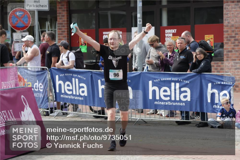 10.05.2026 - 8. Wedeler Halbmarathon Yannick Fuchs http://msf.ph/oto/9735051 10.05.2026 11:54:39 Ziel 96, 859 meine-sportfotos.de