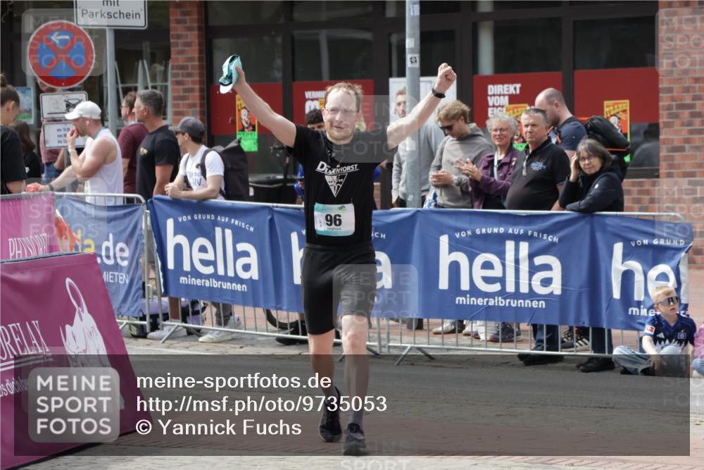 10.05.2026 - 8. Wedeler Halbmarathon Yannick Fuchs http://msf.ph/oto/9735053 10.05.2026 11:54:39 Ziel 96, 859 meine-sportfotos.de