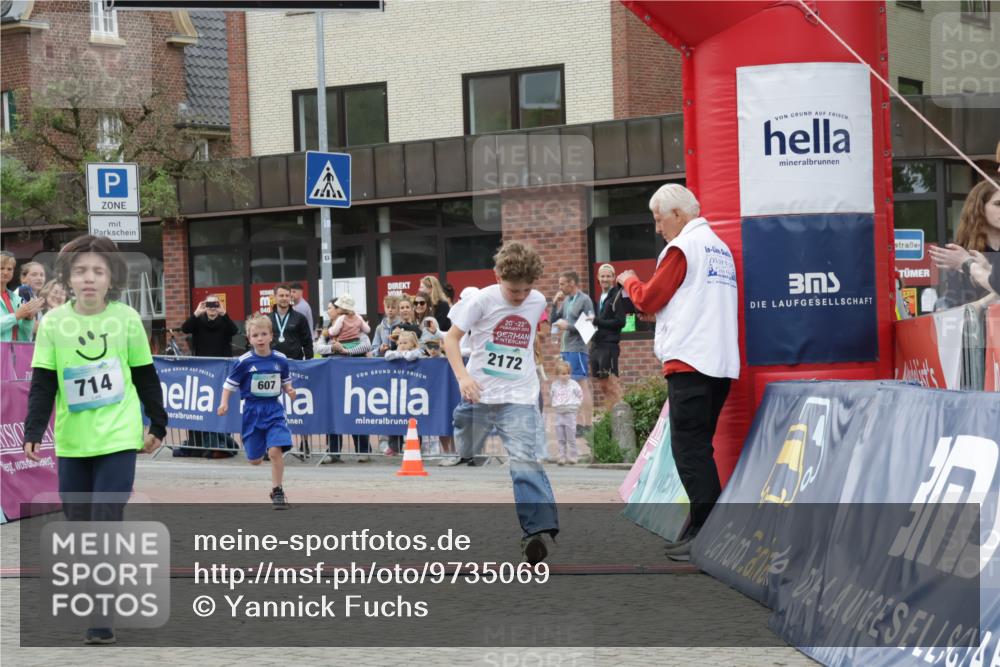 10.05.2026 - 8. Wedeler Halbmarathon Yannick Fuchs http://msf.ph/oto/9735069 10.05.2026 12:48:19 Ziel 607, 714, 2013, 2172 meine-sportfotos.de