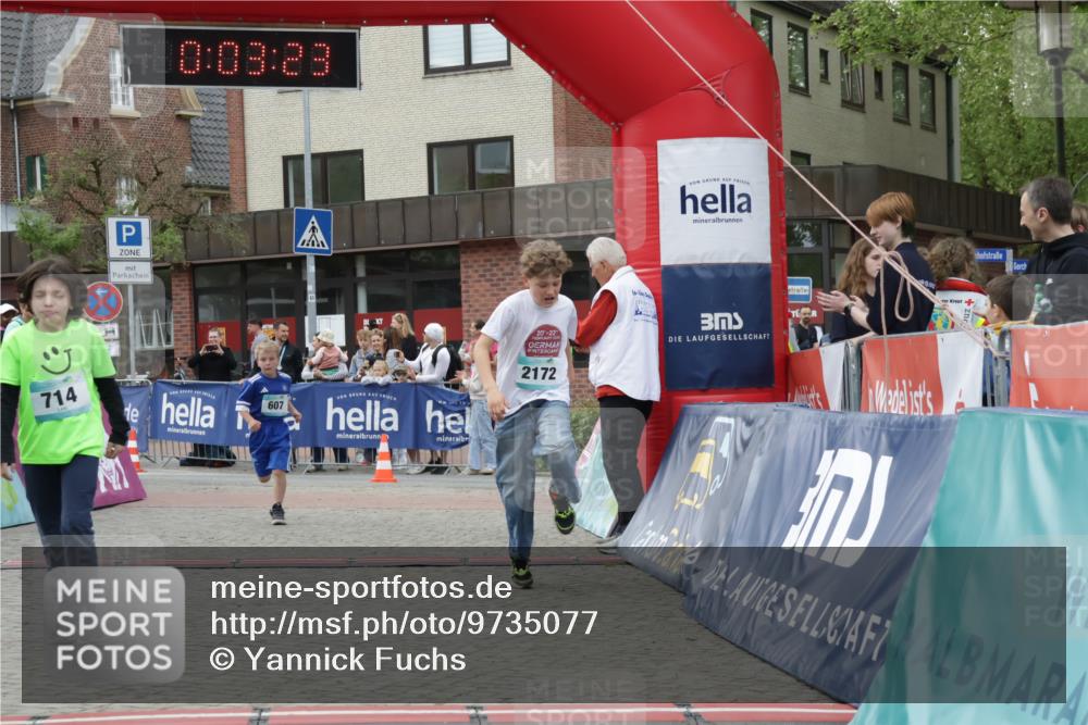 10.05.2026 - 8. Wedeler Halbmarathon Yannick Fuchs http://msf.ph/oto/9735077 10.05.2026 12:48:20 Ziel 607, 714, 2013, 2172 meine-sportfotos.de