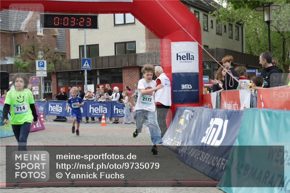 10.05.2026 - 8. Wedeler Halbmarathon Yannick Fuchs http://msf.ph/oto/9735079 10.05.2026 12:48:20 Ziel 607, 714, 2013, 2172 meine-sportfotos.de