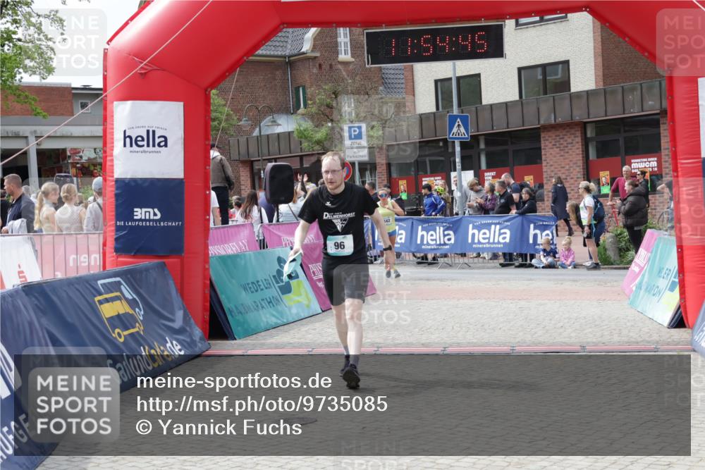 10.05.2026 - 8. Wedeler Halbmarathon Yannick Fuchs http://msf.ph/oto/9735085 10.05.2026 11:54:44 Ziel 96, 342, 2124 meine-sportfotos.de