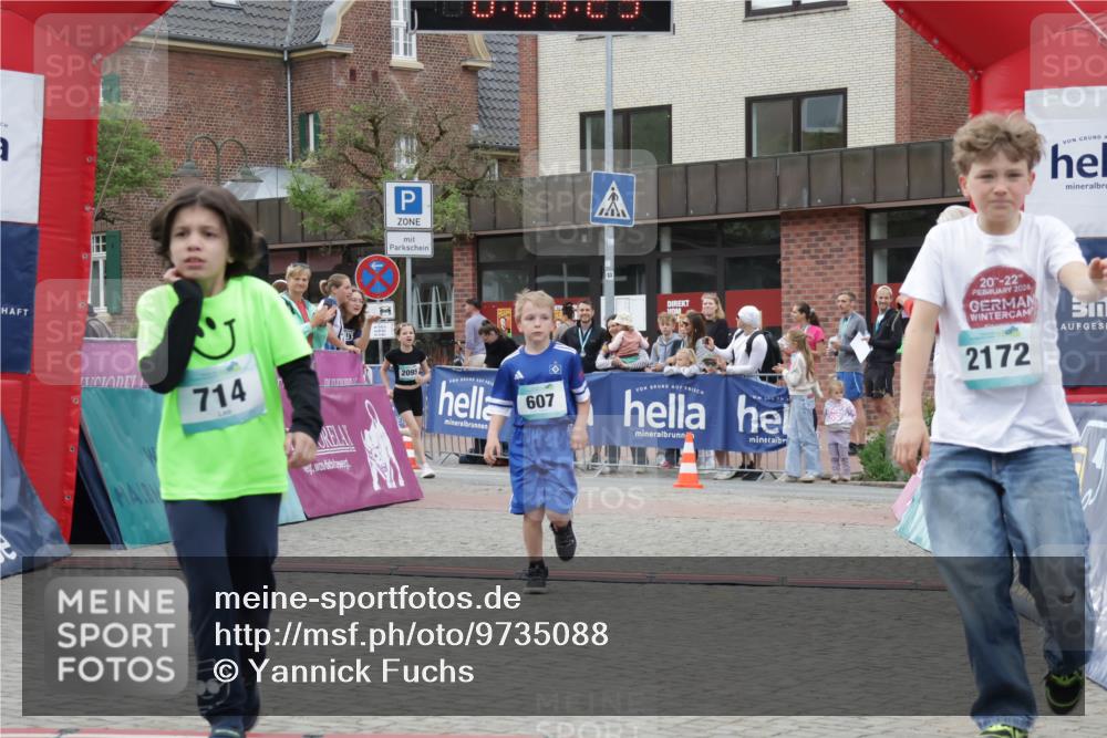 10.05.2026 - 8. Wedeler Halbmarathon Yannick Fuchs http://msf.ph/oto/9735088 10.05.2026 12:48:21 Ziel 607, 609, 714, 2013, 2095, 2172 meine-sportfotos.de