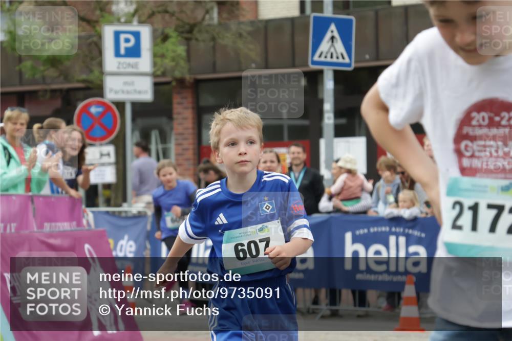10.05.2026 - 8. Wedeler Halbmarathon Yannick Fuchs http://msf.ph/oto/9735091 10.05.2026 12:48:23 Ziel 147, 607, 609, 714, 728, 2095, 2172 meine-sportfotos.de