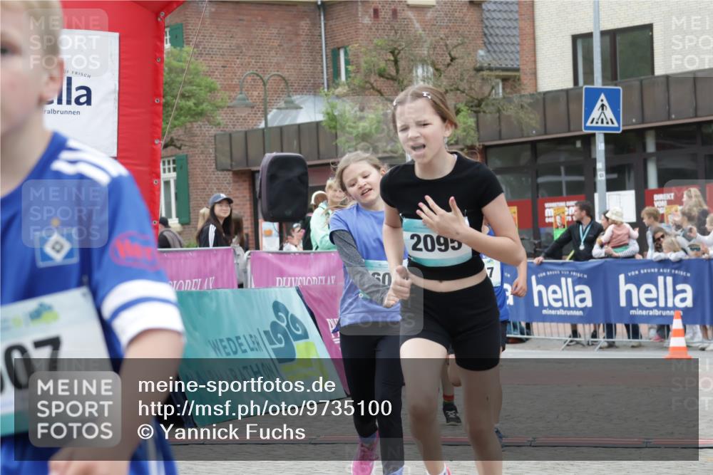 10.05.2026 - 8. Wedeler Halbmarathon Yannick Fuchs http://msf.ph/oto/9735100 10.05.2026 12:48:26 Ziel 147, 607, 609, 728, 2095, 2172 meine-sportfotos.de