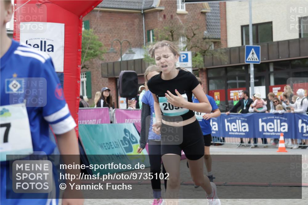 10.05.2026 - 8. Wedeler Halbmarathon Yannick Fuchs http://msf.ph/oto/9735102 10.05.2026 12:48:26 Ziel 147, 607, 609, 728, 2095, 2172 meine-sportfotos.de